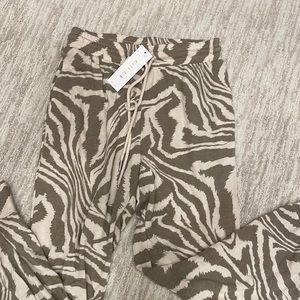 New with tags. Tan zebra joggers.